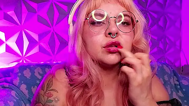 Satyn doll online show from 04/04/26, 12:42