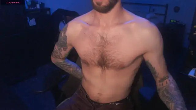 Snapshot of SexxxyLouis chatting on 10/24/25, 08:38 SexxxyLouis online show from 10/24/25, 08:38