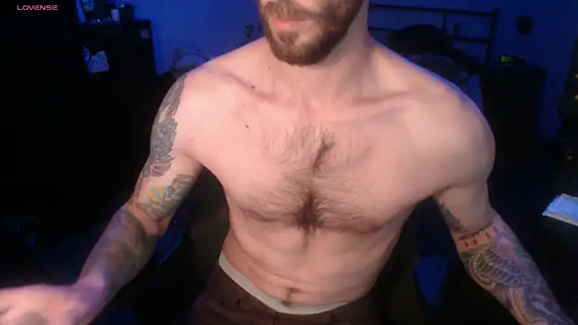 Snapshot of SexxxyLouis chatting on 10/28/25, 01:47 SexxxyLouis online show from 10/28/25, 01:47