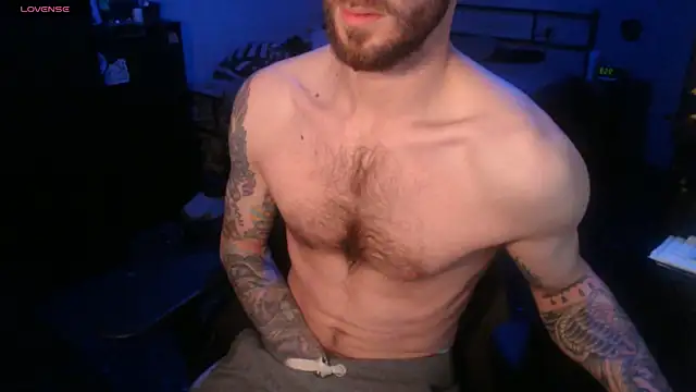 Snapshot of SexxxyLouis chatting on 11/02/25, 09:00 SexxxyLouis online show from 11/02/25, 09:00