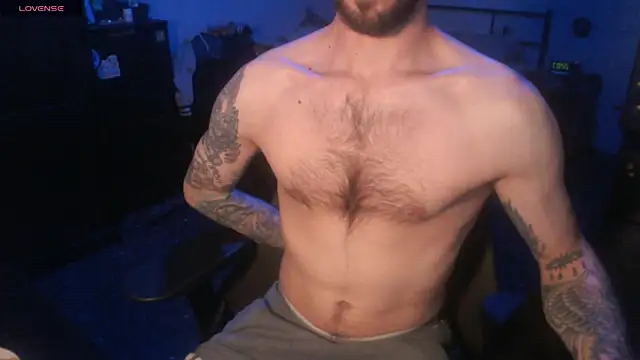 Snapshot of SexxxyLouis chatting on 11/02/25, 09:06 SexxxyLouis online show from 11/02/25, 09:06