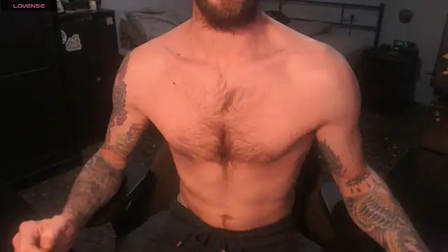 Snapshot of SexxxyLouis chatting on 11/29/25, 08:45 SexxxyLouis online show from 11/29/25, 08:45