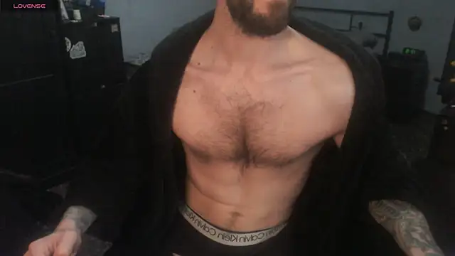 Snapshot of SexxxyLouis chatting on 12/21/25, 12:12 SexxxyLouis online show from 12/21/25, 12:12