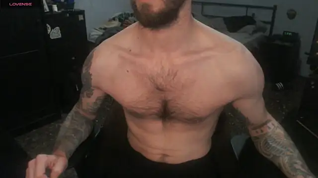 Snapshot of SexxxyLouis chatting on 12/22/25, 01:41 SexxxyLouis online show from 12/22/25, 01:41