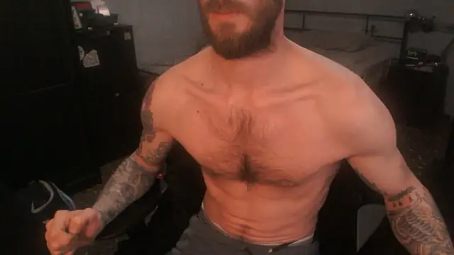 Snapshot of SexxxyLouis chatting on 02/28/26, 11:44 SexxxyLouis online show from 02/28/26, 11:44