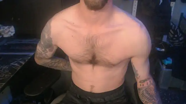 Snapshot of SexxxyLouis chatting on 06/03/26, 12:52 SexxxyLouis online show from 06/03/26, 12:52