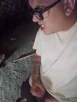 Snapshot of Alex3009 chatting on 09/28/25, 04:56 Alex3009 online show from 09/28/25, 04:56