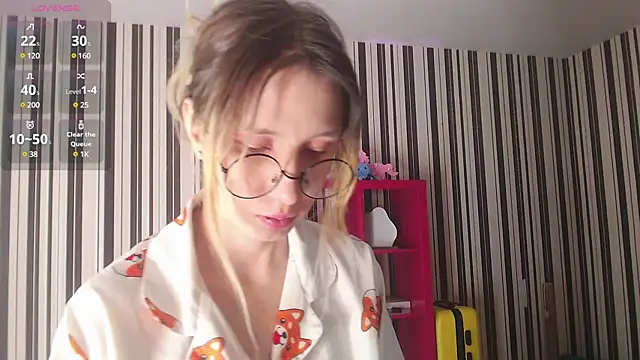 Snapshot of _Hanna_Moon_ chatting on 12/13/24, 09:02  Hanna Moon  online show from 12/13/24, 09:02