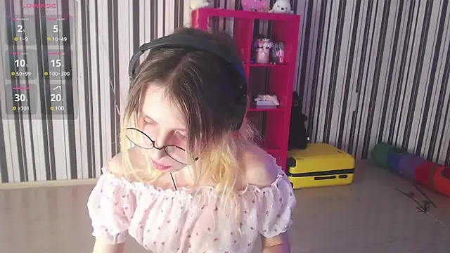 Snapshot of _Hanna_Moon_ chatting on 12/18/24, 07:26  Hanna Moon  online show from 12/18/24, 07:26