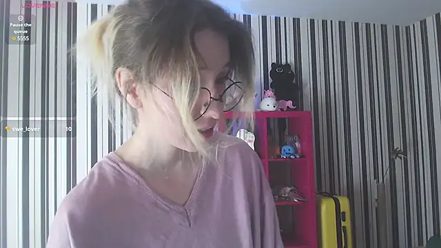 Snapshot of _Hanna_Moon_ chatting on 12/27/24, 09:17  Hanna Moon  online show from 12/27/24, 09:17