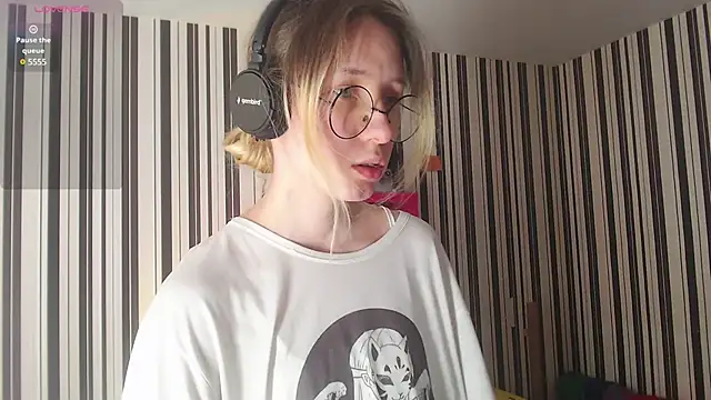 Snapshot of _Hanna_Moon_ chatting on 01/05/25, 09:05  Hanna Moon  online show from 01/05/25, 09:05