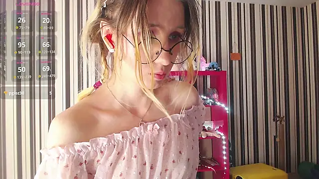 Snapshot of _Hanna_Moon_ chatting on 01/11/25, 09:15  Hanna Moon  online show from 01/11/25, 09:15