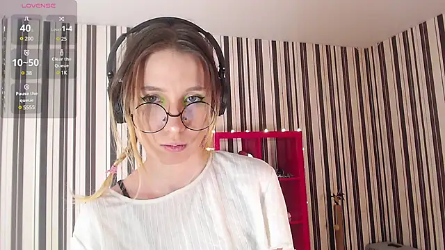 Snapshot of _Hanna_Moon_ chatting on 02/07/25, 06:56  Hanna Moon  online show from 02/07/25, 06:56