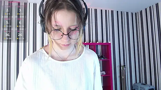 Snapshot of _Hanna_Moon_ chatting on 02/08/25, 07:15  Hanna Moon  online show from 02/08/25, 07:15