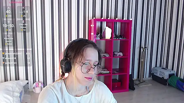 Snapshot of _Hanna_Moon_ chatting on 02/08/25, 10:18  Hanna Moon  online show from 02/08/25, 10:18