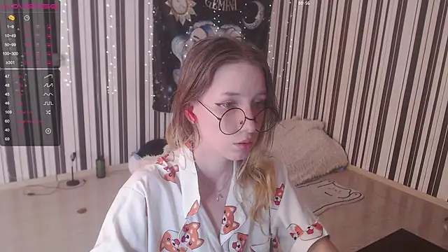 Snapshot of _Hanna_Moon_ chatting on 09/11/25, 10:15  Hanna Moon  online show from 09/11/25, 10:15