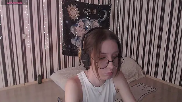 Snapshot of _Hanna_Moon_ chatting on 09/19/25, 09:11  Hanna Moon  online show from 09/19/25, 09:11