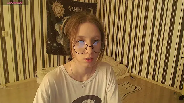 Snapshot of _Hanna_Moon_ chatting on 10/01/25, 02:45  Hanna Moon  online show from 10/01/25, 02:45