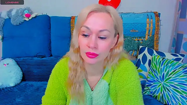 EllenMoore online show from 12/19/24, 05:40