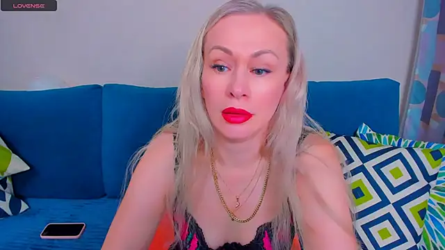 EllenMoore online show from 09/10/25, 03:06