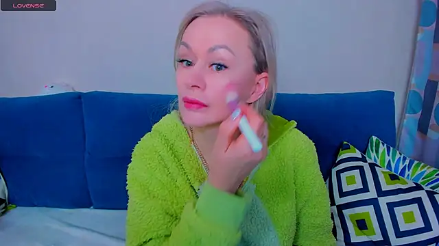 EllenMoore online show from 09/26/25, 03:10