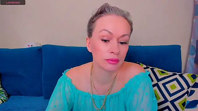 EllenMoore online show from 10/23/25, 03:06