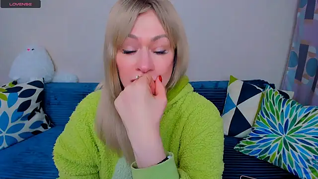 EllenMoore online show from 04/01/26, 03:07