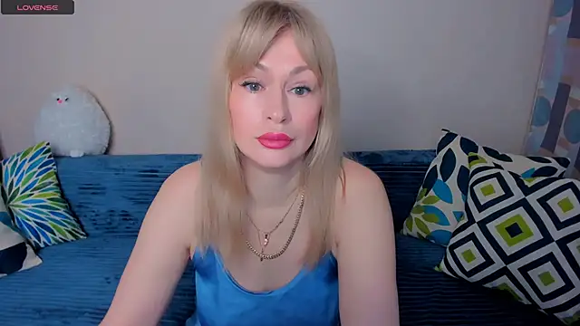 EllenMoore online show from 04/21/26, 03:02