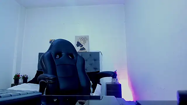 Ellie Alves online show from 10/04/25, 01:20