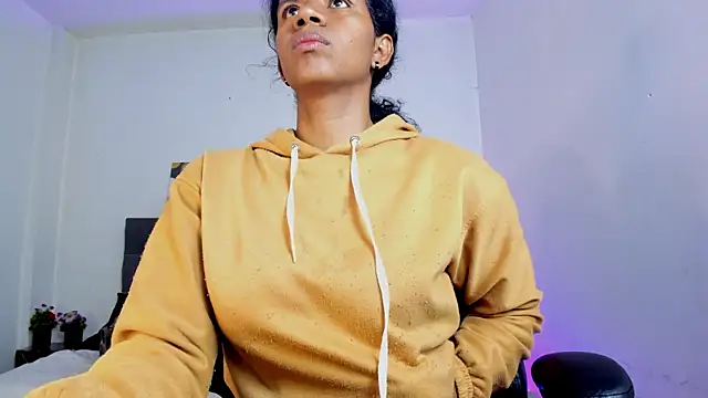 Ellie Alves online show from 10/06/25, 02:03