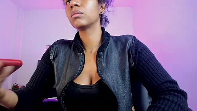 Ellie Alves online show from 10/13/25, 02:06