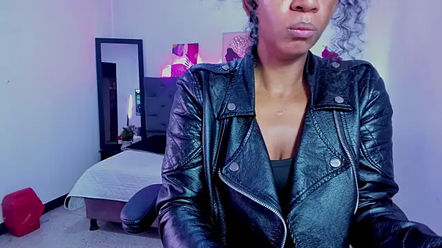 Ellie Alves online show from 12/16/25, 03:06