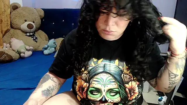 ANGELIQUE KLANE online show from 11/23/25, 05:51