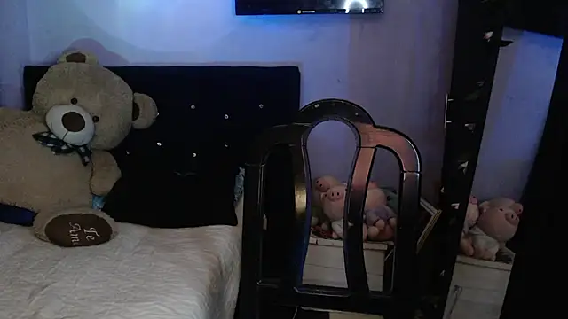 Snapshot of ANGELIQUE_KLANE chatting on 05/06/26, 10:31 ANGELIQUE KLANE online show from 05/06/26, 10:31