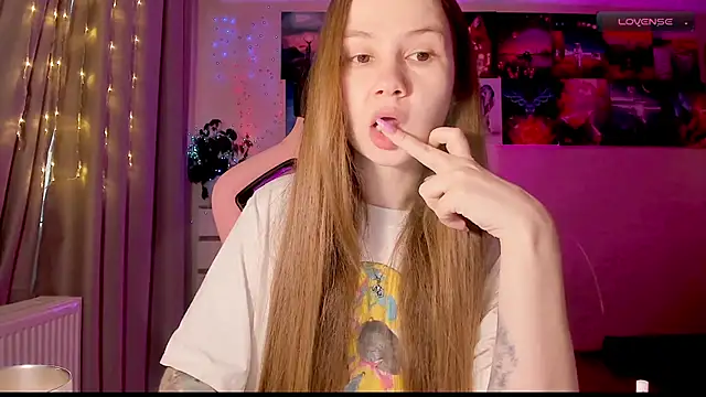 Snapshot of GoodWitch_ chatting on 02/09/25, 07:49 GoodWitch  online show from 02/09/25, 07:49