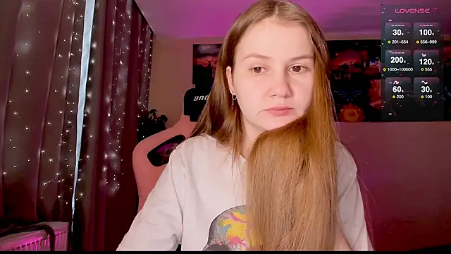 Snapshot of GoodWitch_ chatting on 02/15/25, 07:27 GoodWitch  online show from 02/15/25, 07:27