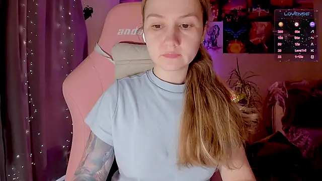 Snapshot of GoodWitch_ chatting on 09/10/25, 07:19 GoodWitch  online show from 09/10/25, 07:19