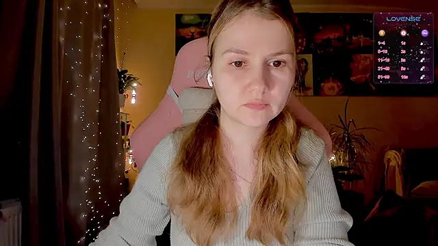 Snapshot of GoodWitch_ chatting on 09/16/25, 06:47 GoodWitch  online show from 09/16/25, 06:47