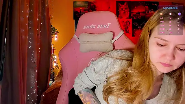 Snapshot of GoodWitch_ chatting on 09/19/25, 06:59 GoodWitch  online show from 09/19/25, 06:59