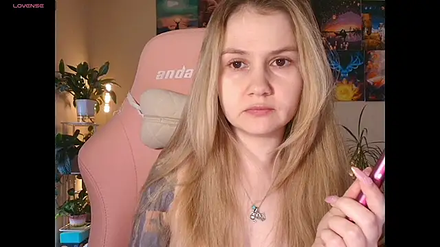 Snapshot of GoodWitch_ chatting on 10/02/25, 06:42 GoodWitch  online show from 10/02/25, 06:42