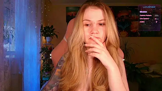 Snapshot of GoodWitch_ chatting on 10/16/25, 06:58 GoodWitch  online show from 10/16/25, 06:58