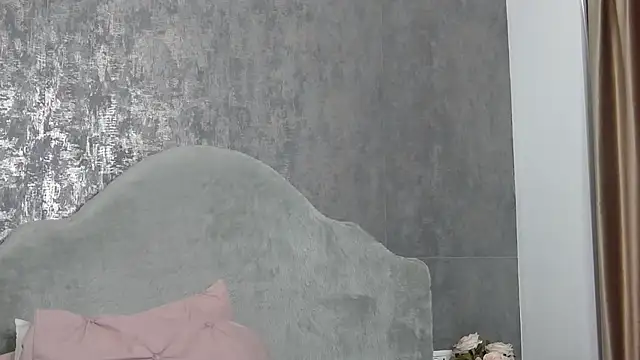 Snapshot of LisaCroft chatting on 06/14/26, 05:42 LisaCroft online show from 06/14/26, 05:42
