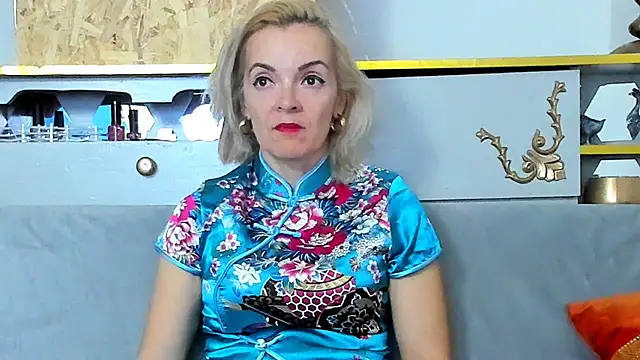 KateConner online show from 11/10/25, 06:51