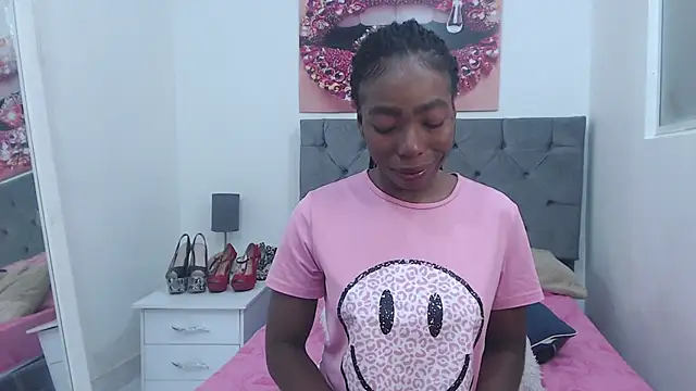 Snapshot of kirajohnson chatting on 03/12/25, 10:37 kirajohnson online show from 03/12/25, 10:37