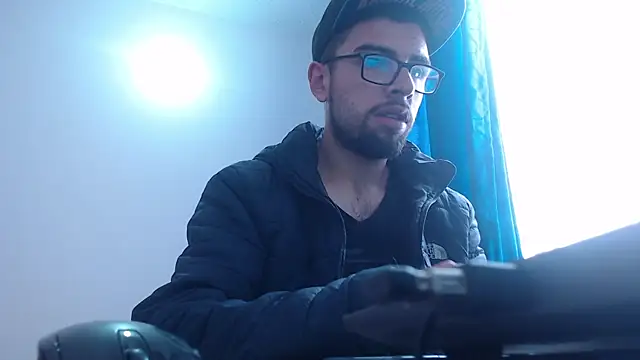 Snapshot of fvckolombianguyy chatting on 02/07/25, 04:03 fvckolombianguyy online show from 02/07/25, 04:03