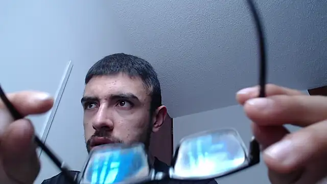 Snapshot of fvckolombianguyy chatting on 02/08/25, 04:57 fvckolombianguyy online show from 02/08/25, 04:57