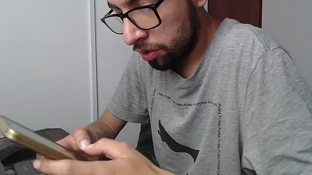 Snapshot of fvckolombianguyy chatting on 02/11/25, 04:46 fvckolombianguyy online show from 02/11/25, 04:46