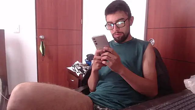 Snapshot of fvckolombianguyy chatting on 02/24/25, 06:04 fvckolombianguyy online show from 02/24/25, 06:04