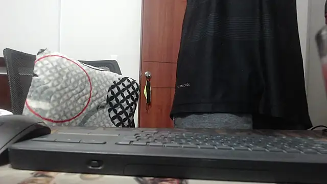 Snapshot of fvckolombianguyy chatting on 02/27/25, 05:45 fvckolombianguyy online show from 02/27/25, 05:45