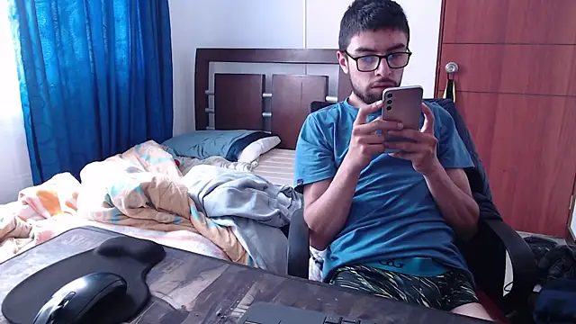 Snapshot of fvckolombianguyy chatting on 03/01/25, 03:05 fvckolombianguyy online show from 03/01/25, 03:05